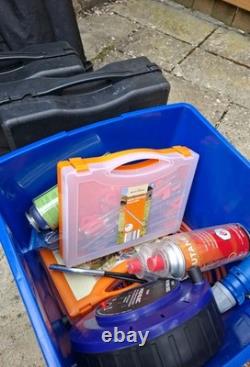 Tente à arceaux pneumatiques Halfords 6 places avec beaucoup d’autres articles de camping en bon état