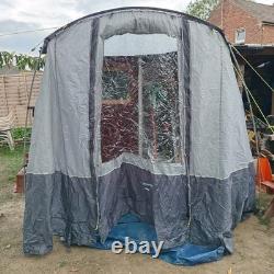 Tente de camping en plein air