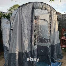 Tente de camping en plein air