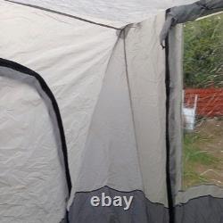 Tente de camping en plein air