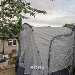 Tente de camping en plein air
