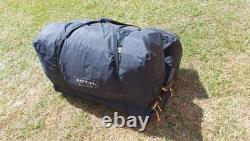 Tente de famille grande capacité pour 12 personnes avec plusieurs chambres et un espace de vie spacieux