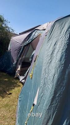 Tente de famille grande capacité pour 12 personnes avec plusieurs chambres et un espace de vie spacieux