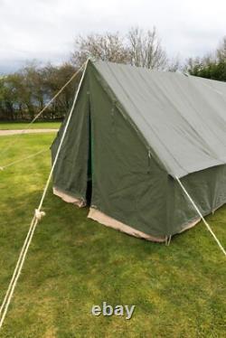 Tente de patrouille 14' x 14' vert olive 44 kg et peut accueillir plus de 10 personnes