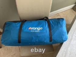 Tente familiale Vango EOS550SC bleue avec auvent pare-soleil et grand espace de vie
