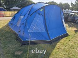 Tentes et matériel de camping. Ensemble. Lot de travail.
