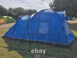 Tentes et matériel de camping. Ensemble. Lot de travail.