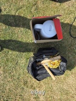 Tentes et matériel de camping. Ensemble. Lot de travail.